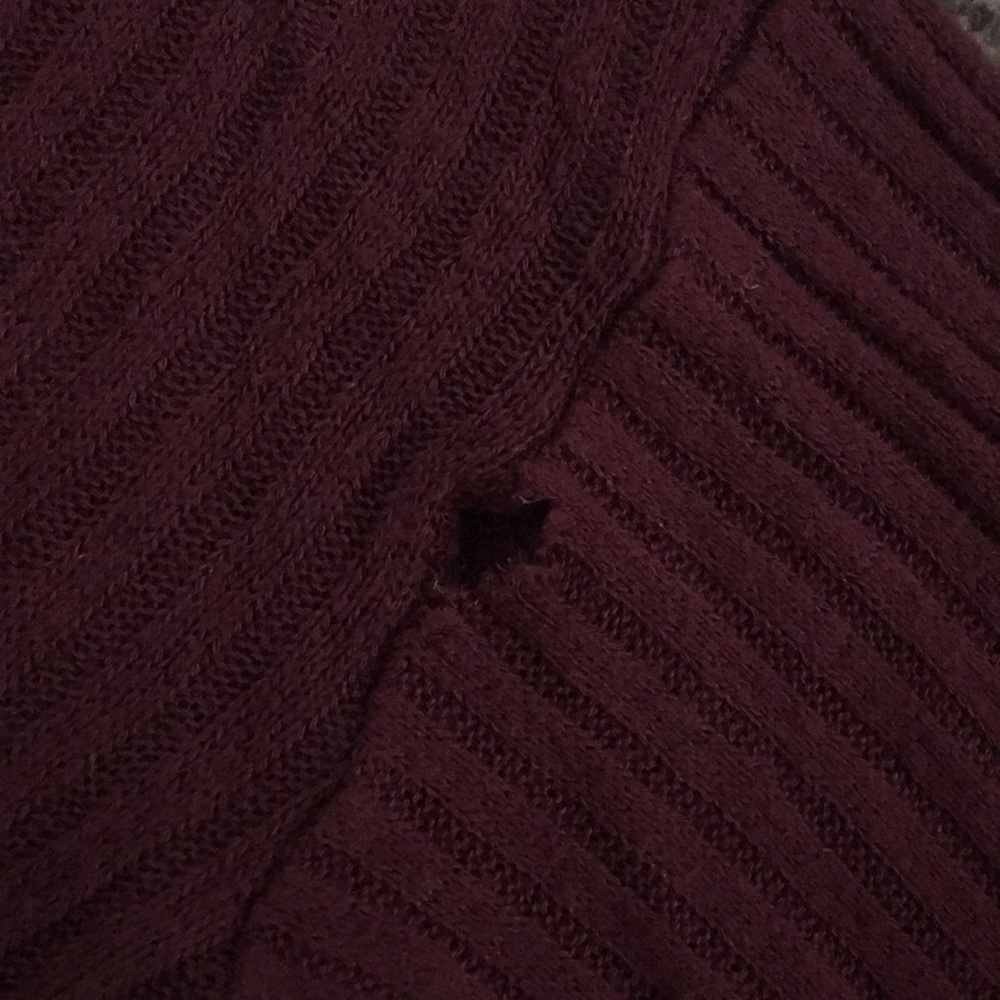 American Eagle maroon top - Picture 3 of 4